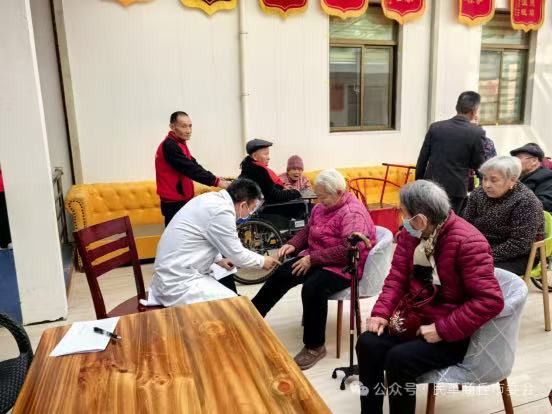 情暖重阳送健康 商丘市中心医院赴益年养老院爱心义诊